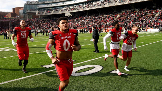 Cincinnati Bearcats linebacker Ivan Pace Jr. (0) jogs back to the locker room after pregame ceremonies recognizing seniors on the roster before the first quarter quarter during a college football game against the Tulane Green Wave, Friday, Nov. 25, 2022, at Nippert Stadium in Cincinnati.